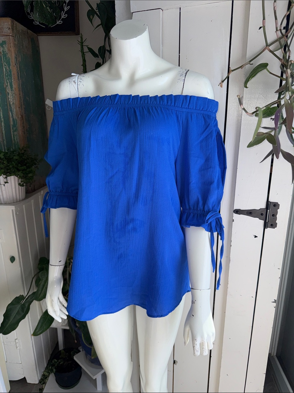 Suzy Shier Off-The-Shoulder Crinkle Top with 3/4 open sleeve cobalt blue blouse